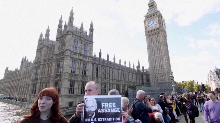 Menschenkette für Assange in London